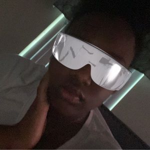 Meet your Posher, Crystal